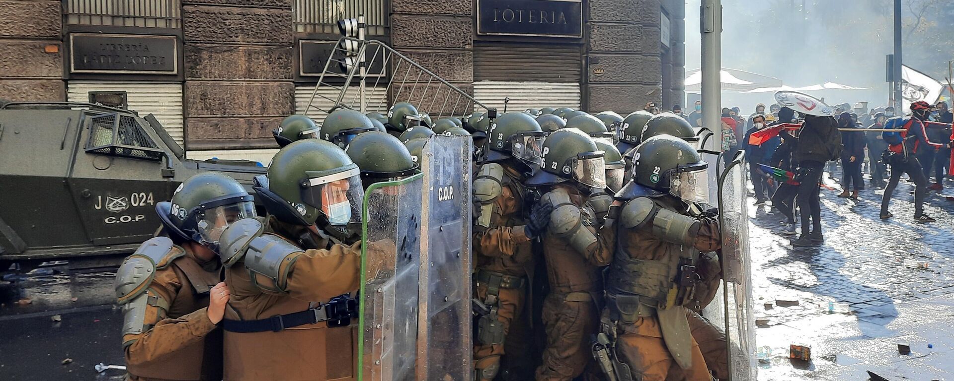 Carabineros en el centro de Santiago - Sputnik Mundo, 1920, 09.09.2022