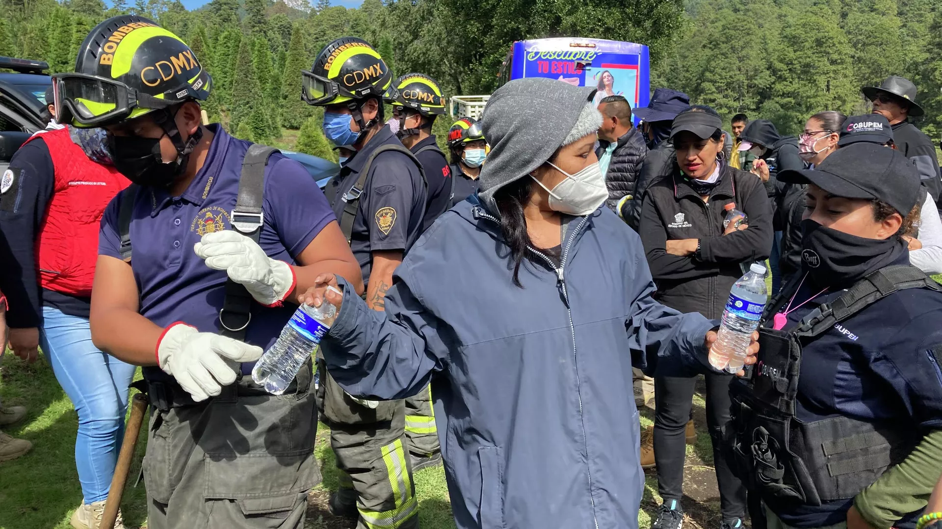 Familiares y funcionarios en la Brigada