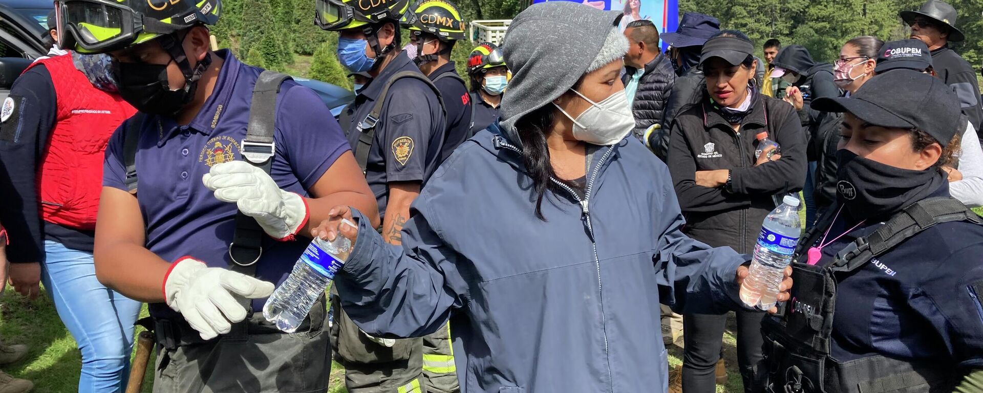 Familiares y funcionarios en la Brigada - Sputnik Mundo, 1920, 05.07.2021