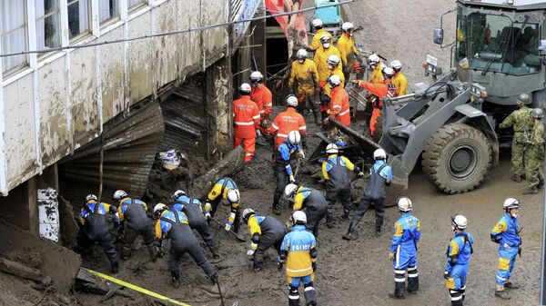 Operación de rescate en Atami, Japón - Sputnik Mundo