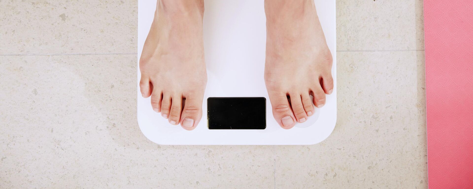 Una persona en una balanza - Sputnik Mundo, 1920, 06.07.2021