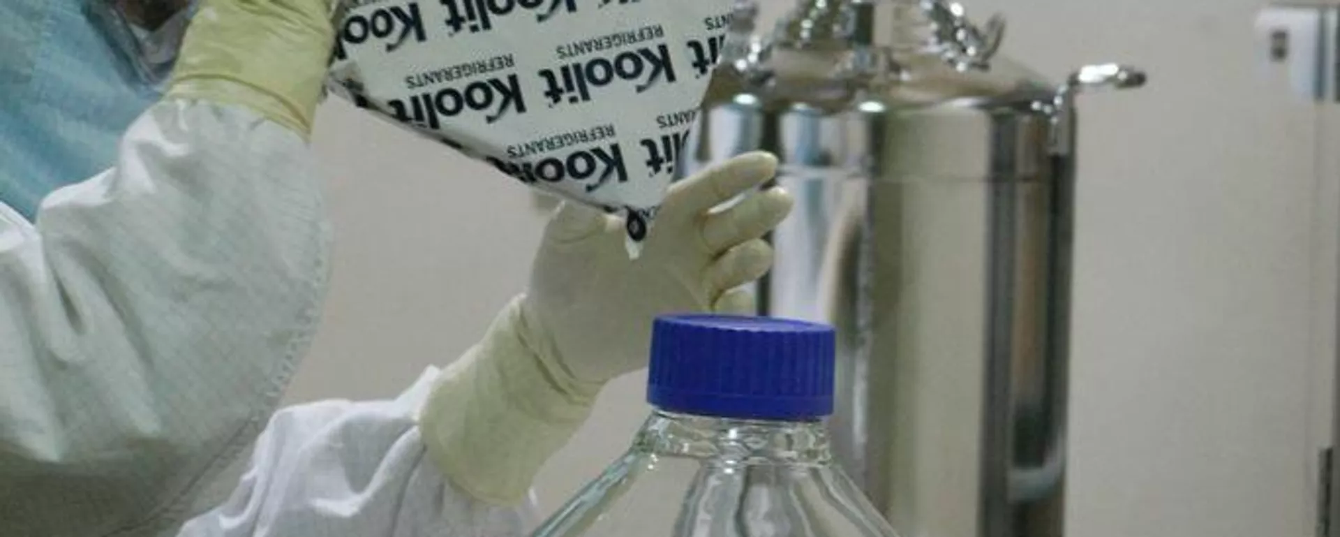 Las autoridades sanitarias del Gobierno de México, a través del estatal Laboratorios de Biológicos y Reactivos de México (Birmex), comenzaron la prueba piloto de envasado de la vacuna rusa Sputnik V contra el nuevo coronavirus. Las autoridades sanitarias del Gobierno de México, a través del estatal Laboratorios de Biológicos y Reactivos de México (Birmex), comenzaron la prueba piloto de envasado de la vacuna rusa Sputnik V contra el nuevo coronavirus. - Sputnik Mundo, 1920, 04.08.2022