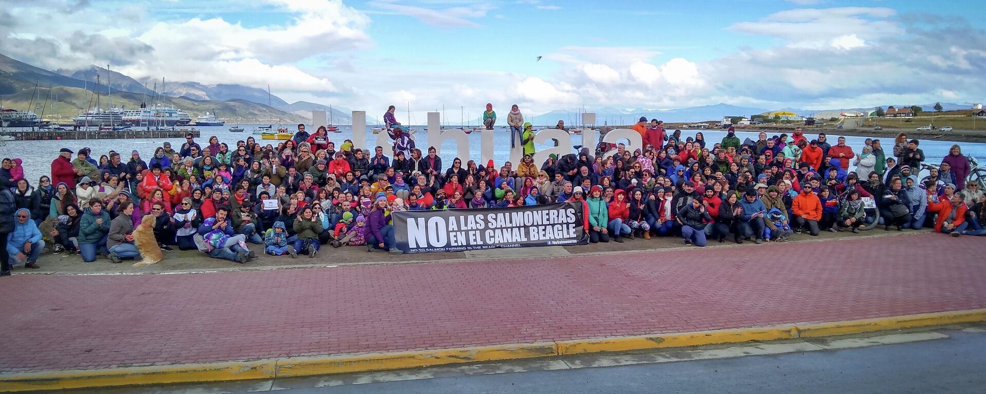 Protestas contra las salmoneras en el canal Beagle - Sputnik Mundo, 1920, 10.07.2021