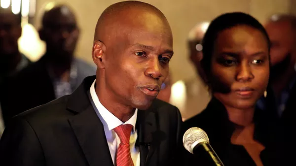 El presidente de Haití, Jovenel Moise, se dirige a los medios junto a su esposa, Martine Étienne, después de ganar las elecciones presidenciales de 2016, en Puerto Príncipe, Haití.  - Sputnik Mundo