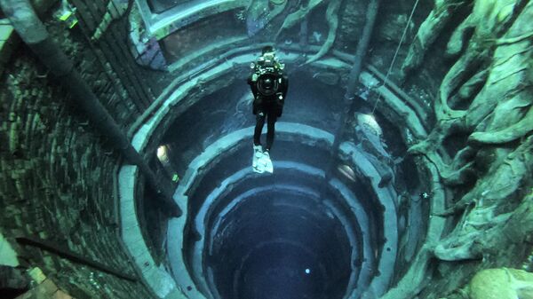 La piscina Deep Dive en Dubái - Sputnik Mundo