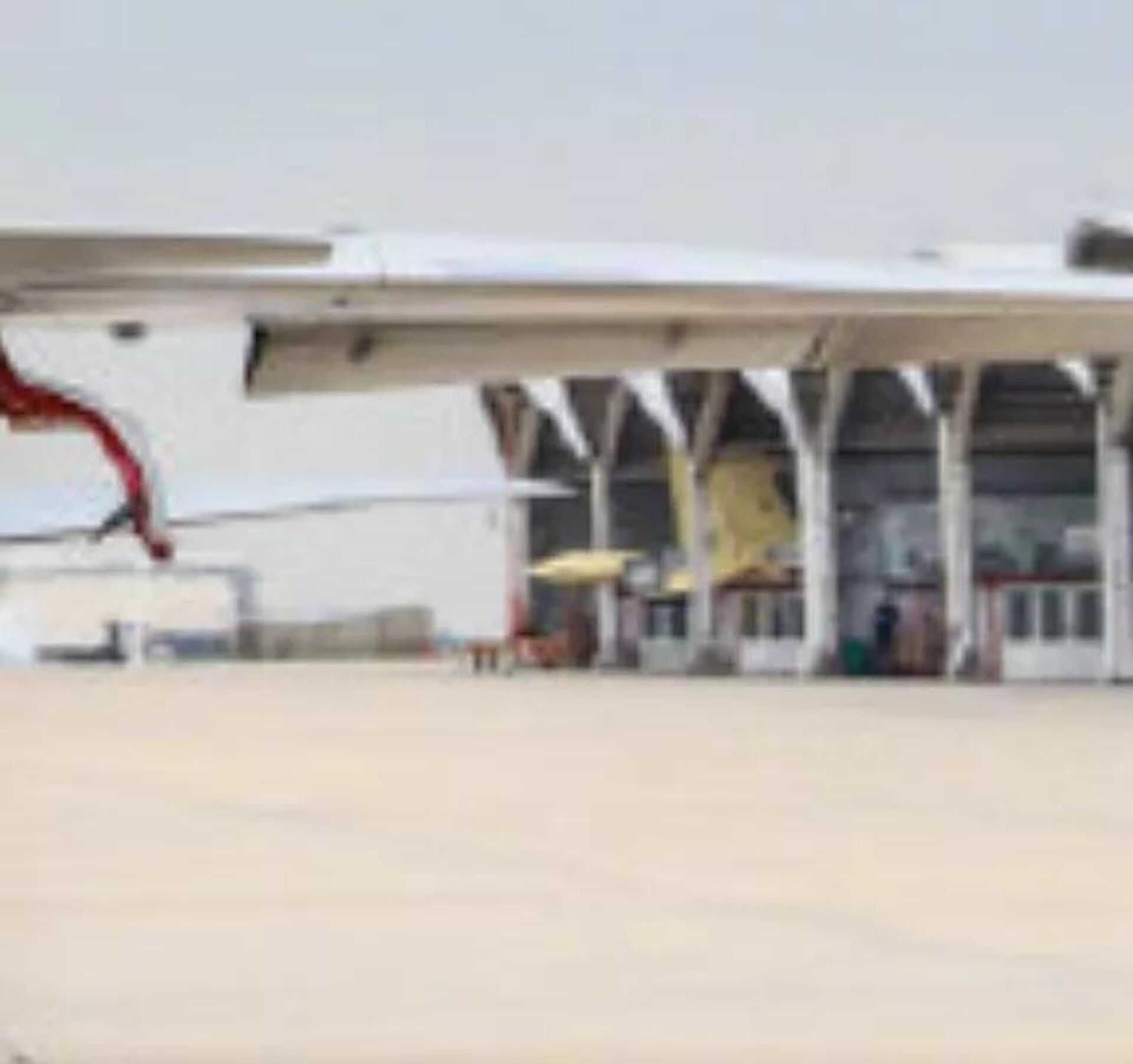 Detalle de una imagen que parece mostrar la sección de cola de un avión de combate J-11B o J-16 en colores de prueba - Sputnik Mundo, 1920, 12.07.2021