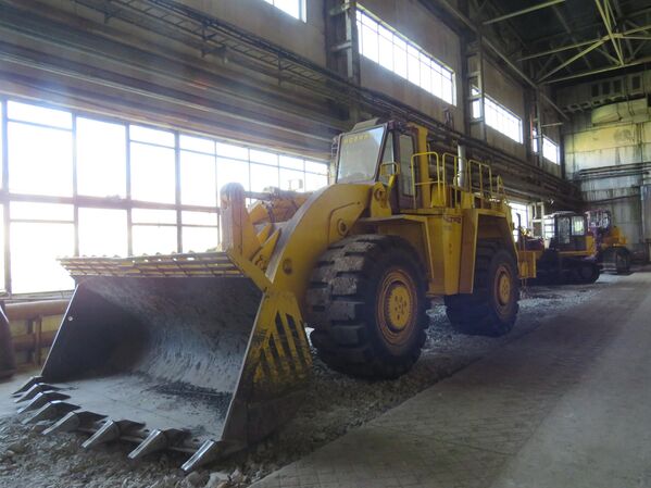 Este es un nuevo desarrollo de la compañía: la pala cargadora PK120. De momento, este tractor con pala se encuentra en fase de pruebas y todavía no está a la venta. - Sputnik Mundo