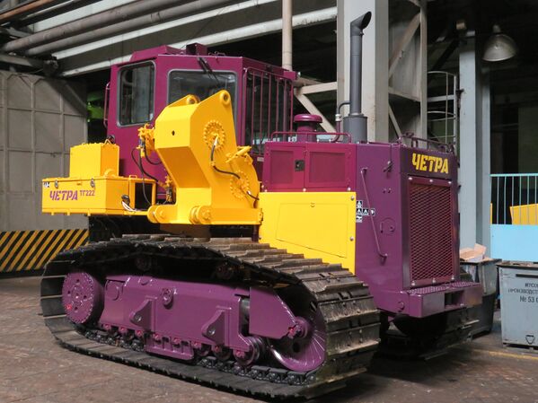 El modelo básico del tiendetubos TG222 sobre orugas para pántano. Estas máquinas se fabricaron para una compañía de la esfera gasística de Siberia. - Sputnik Mundo