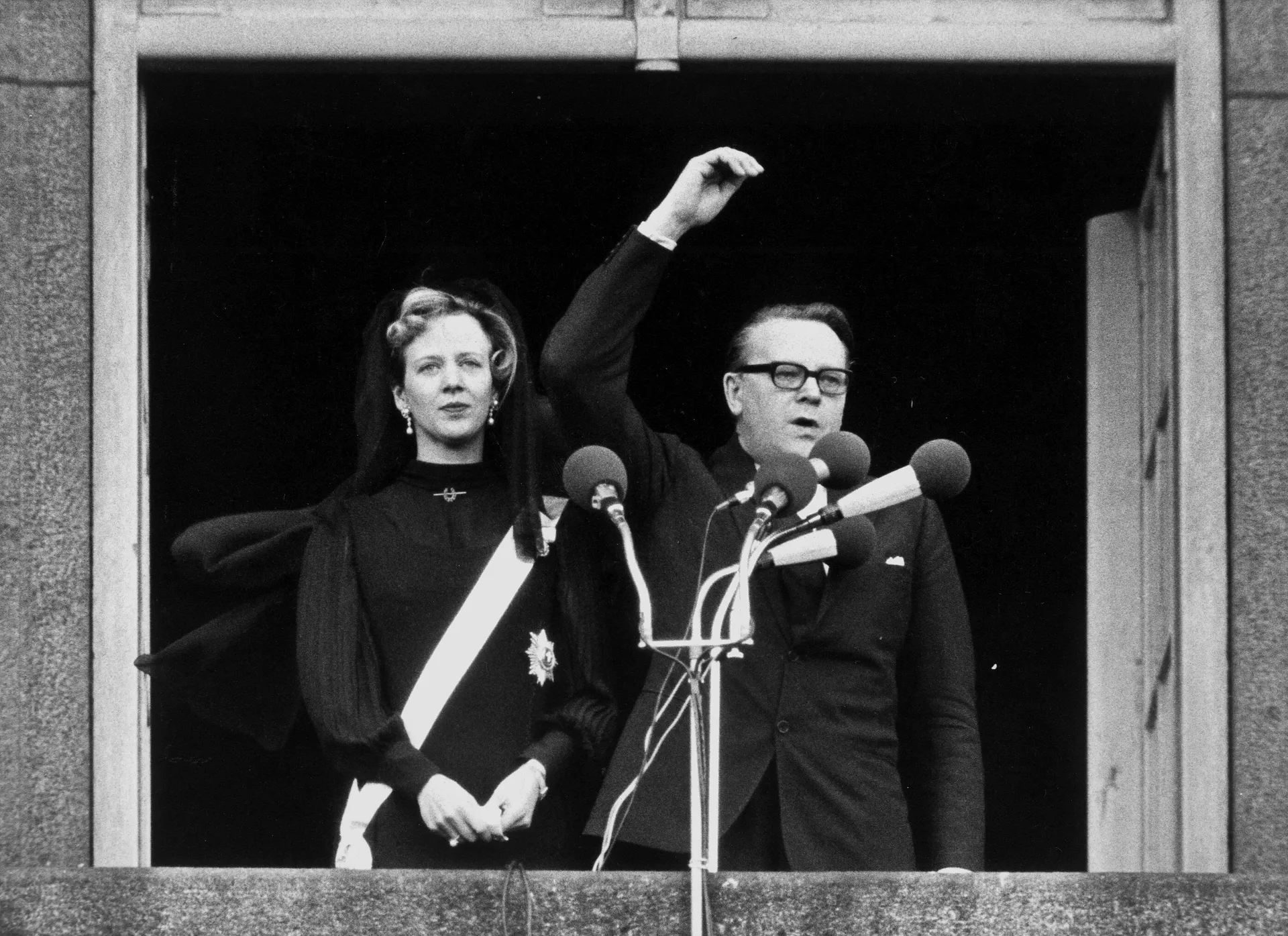 Margarita II es proclamada reina de Dinamarca por el entonces primer ministro del país Jens Otte Krag, el 14 de enero de 1972 Margarita II es proclamada reina de Dinamarca por el entonces primer ministro del país Jens Otte Krag, el 14 de enero de 1972 - Sputnik Mundo, 1920, 13.07.2021