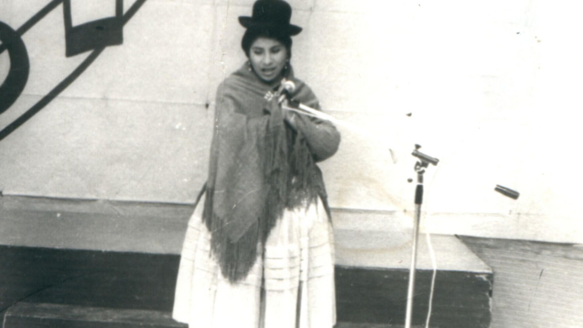 Remedios Loza, primera parlamentaria de pollera en Bolivia (1988) - Sputnik Mundo, 1920, 13.07.2021