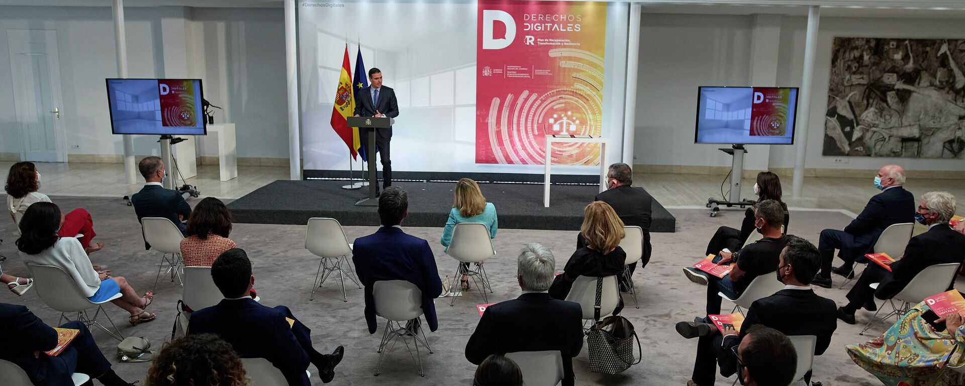 Pedro Sánchez presenta la Carta de Derechos Digitales en La Moncloa - Sputnik Mundo, 1920, 14.07.2021