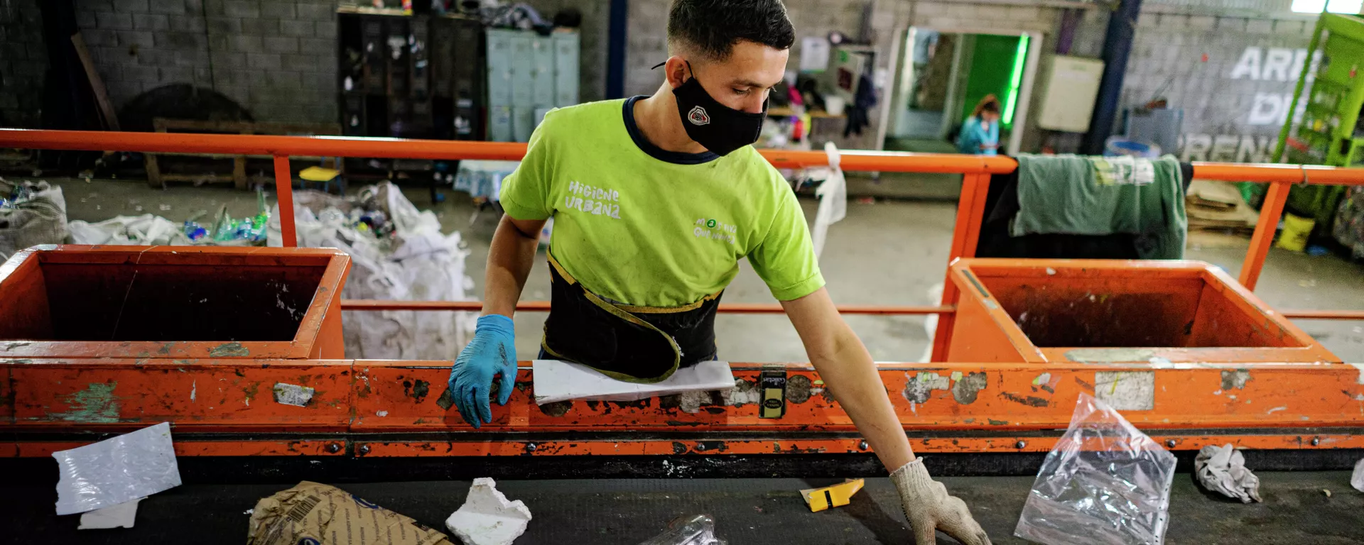 Organizados en más de 70 cooperativas, más de 200.000 trabajadores de la Faccyr recolectan 10.000 toneladas de materiales Organizados en más de 70 cooperativas, más de 200.000 trabajadores de la Faccyr recolectan 10.000 toneladas de materiales - Sputnik Mundo, 1920, 14.07.2021