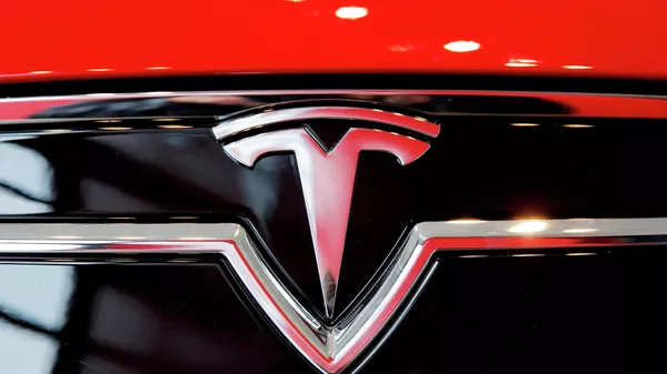 El logotipo de Tesla - Sputnik Mundo