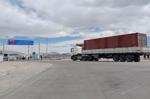 Camiones varados en la frontera entre Bolivia y Chile Camiones varados en la frontera entre Bolivia y Chile - Sputnik Mundo