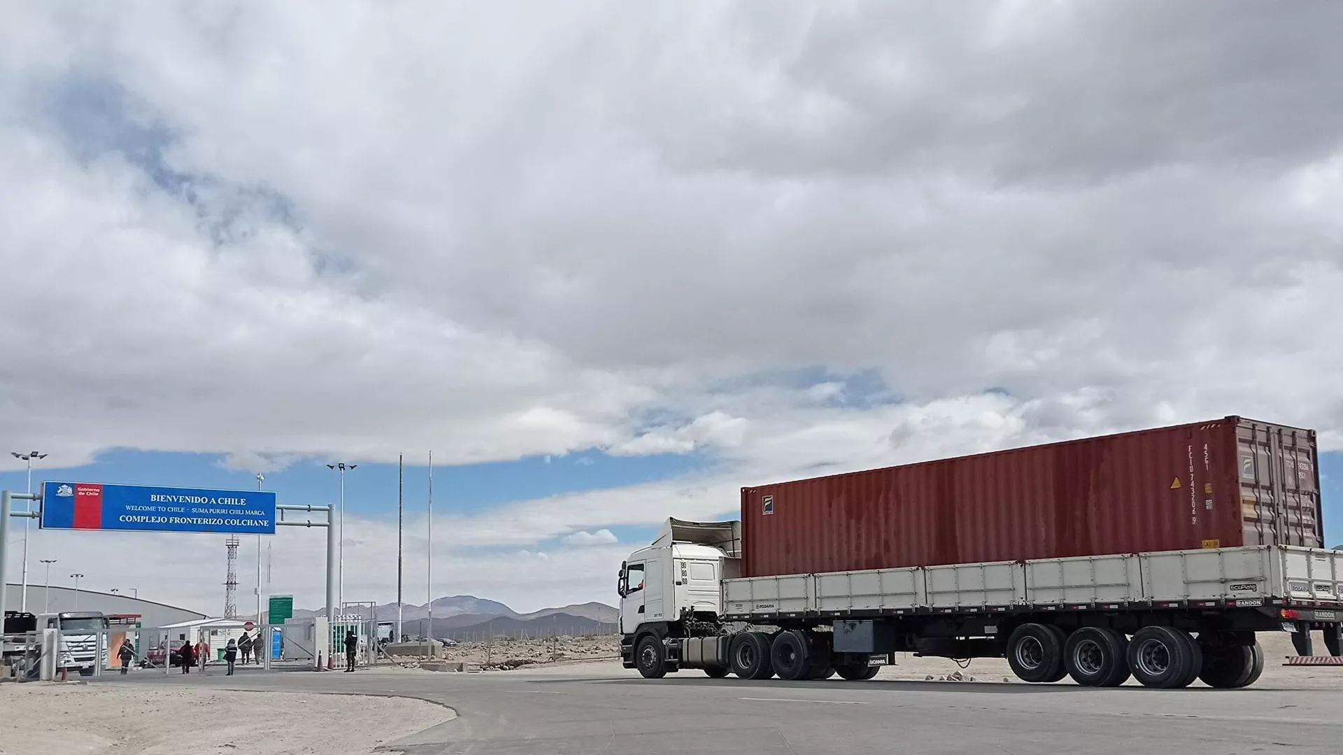 Camiones varados en la frontera entre Bolivia y Chile