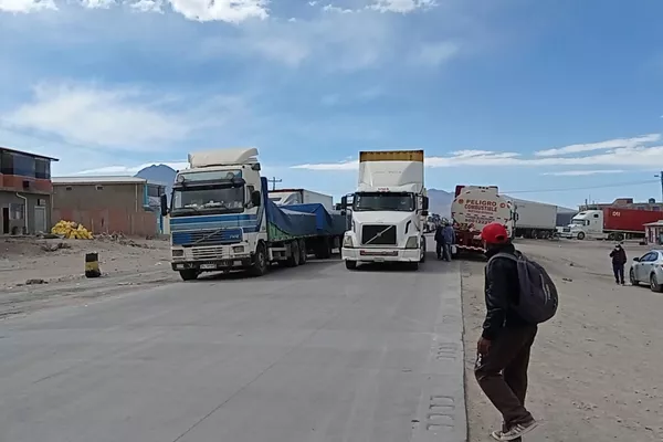 Camiones varados en la frontera entre Bolivia y Chile Camiones varados en la frontera entre Bolivia y Chile - Sputnik Mundo