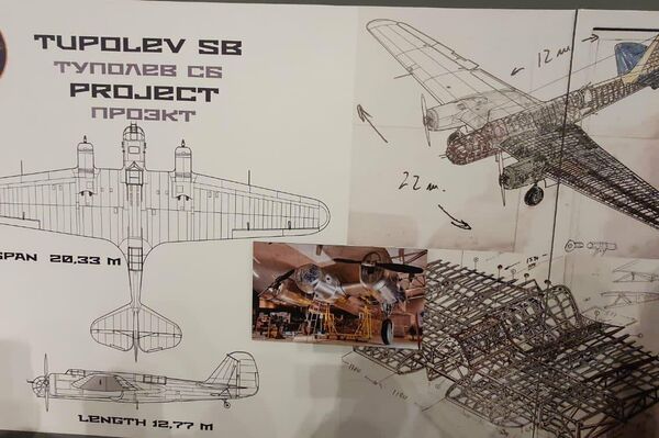 El Museo Nacional de Cataluña expone dos réplicas de aviones soviéticos de la Guerra Civil - Sputnik Mundo