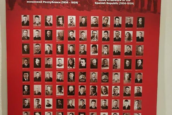 El Museo Nacional de Cataluña expone dos réplicas de aviones soviéticos de la Guerra Civil - Sputnik Mundo