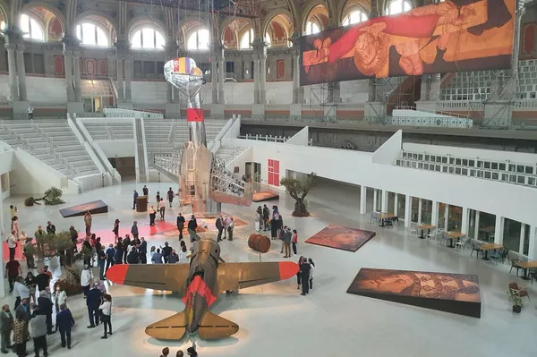 El Museo Nacional de Cataluña expone dos réplicas de aviones soviéticos de la Guerra Civil - Sputnik Mundo