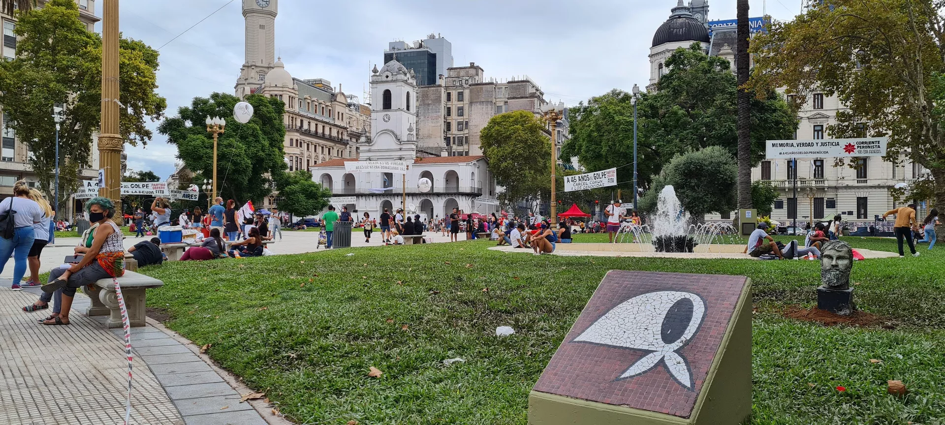 El microcentro incluye los alrededores de la Plaza de Mayo, sede de la administración pública nacional El microcentro incluye los alrededores de la Plaza de Mayo, sede de la administración pública nacional - Sputnik Mundo, 1920, 16.07.2021