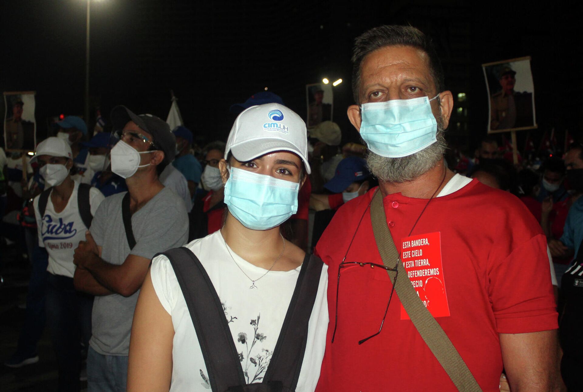 Eduardo Alberto y su hija, durante una manifestación de apoyo al Gobierno de Cuba - Sputnik Mundo, 1920, 18.07.2021