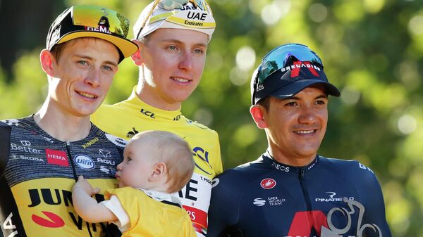 Carapaz podio Tour de Francia 2021 - Sputnik Mundo