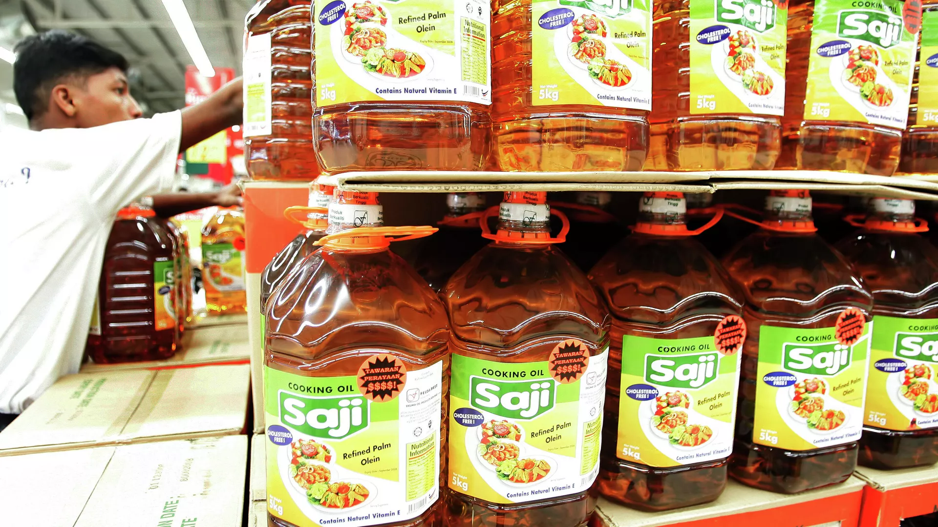 Aceite de palma a la venta en un supermercado en Kuala Lumpur, Malasia