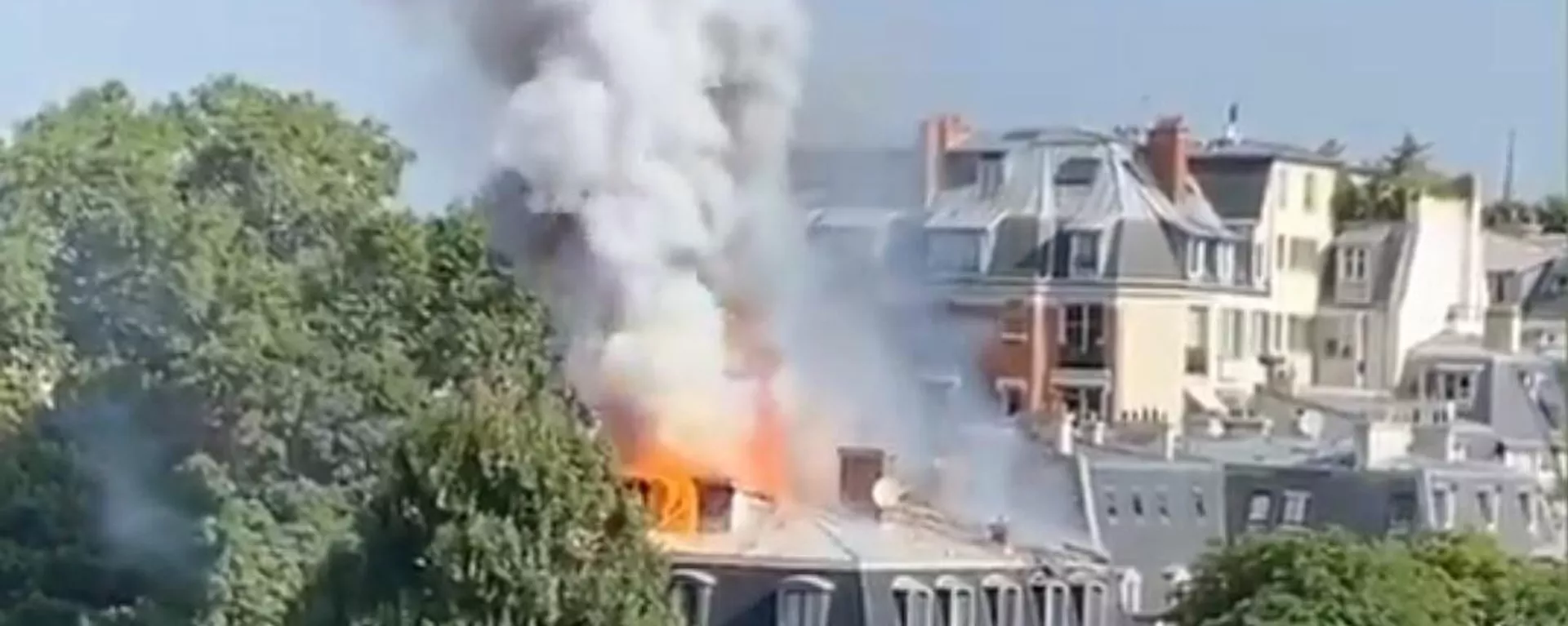 Un incendio en un edificio en el séptimo distrito de París, junto al Hotel de Matignon Un incendio en un edificio en el séptimo distrito de París, junto al Hotel de Matignon - Sputnik Mundo, 1920, 20.07.2021