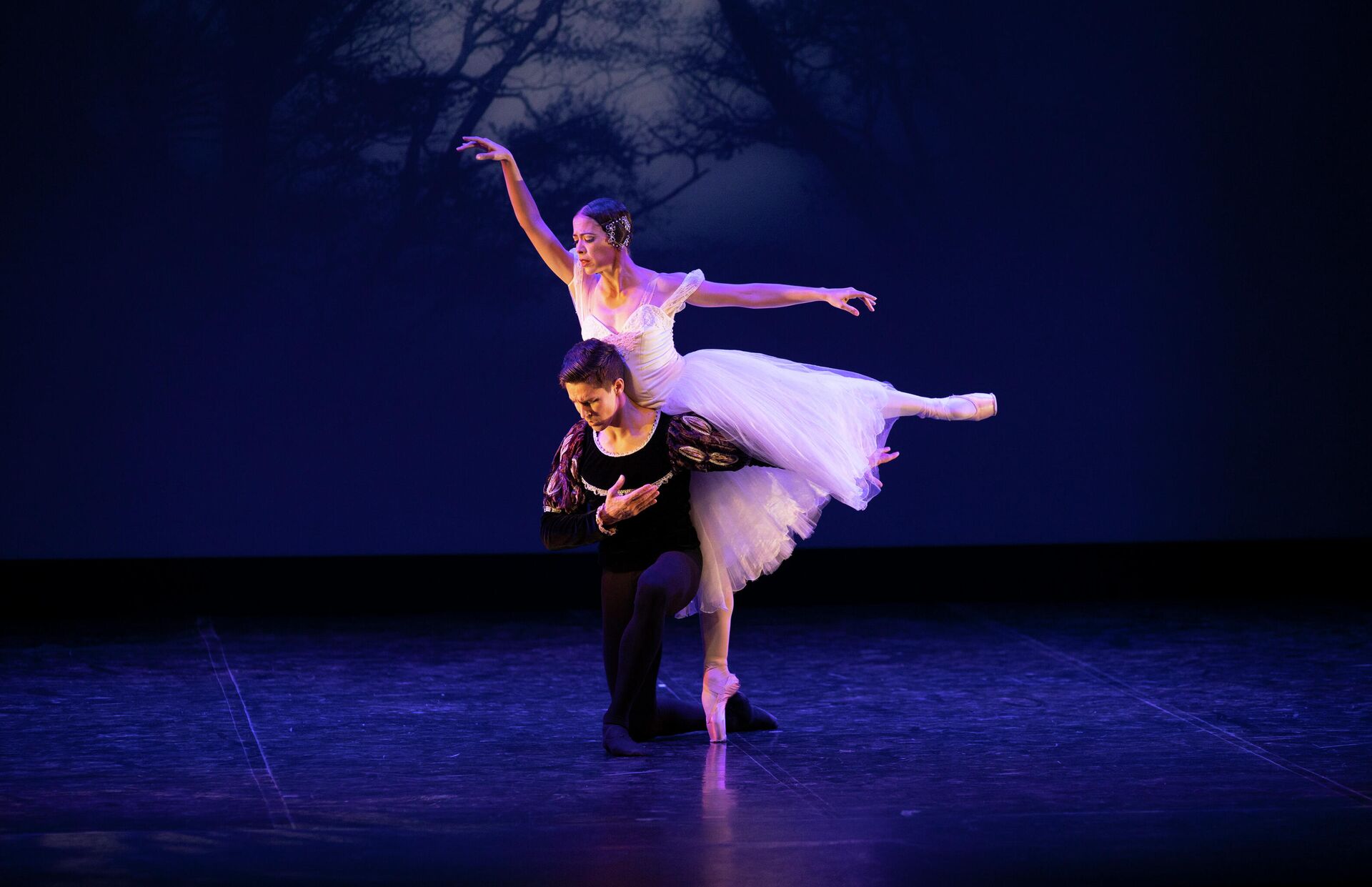Anette Delgado y Dani Hernández en la interpretación de 'Giselle' durante su gira por España - Sputnik Mundo, 1920, 20.07.2021