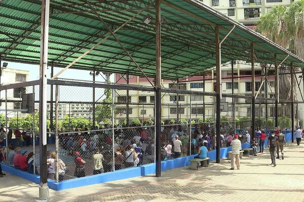 Miles de habitantes del 23 de Enero se han vacunado contra el COVID-19 en jornadas especiales organizadas por los colectivos junto a las autoridades de Salud - Sputnik Mundo