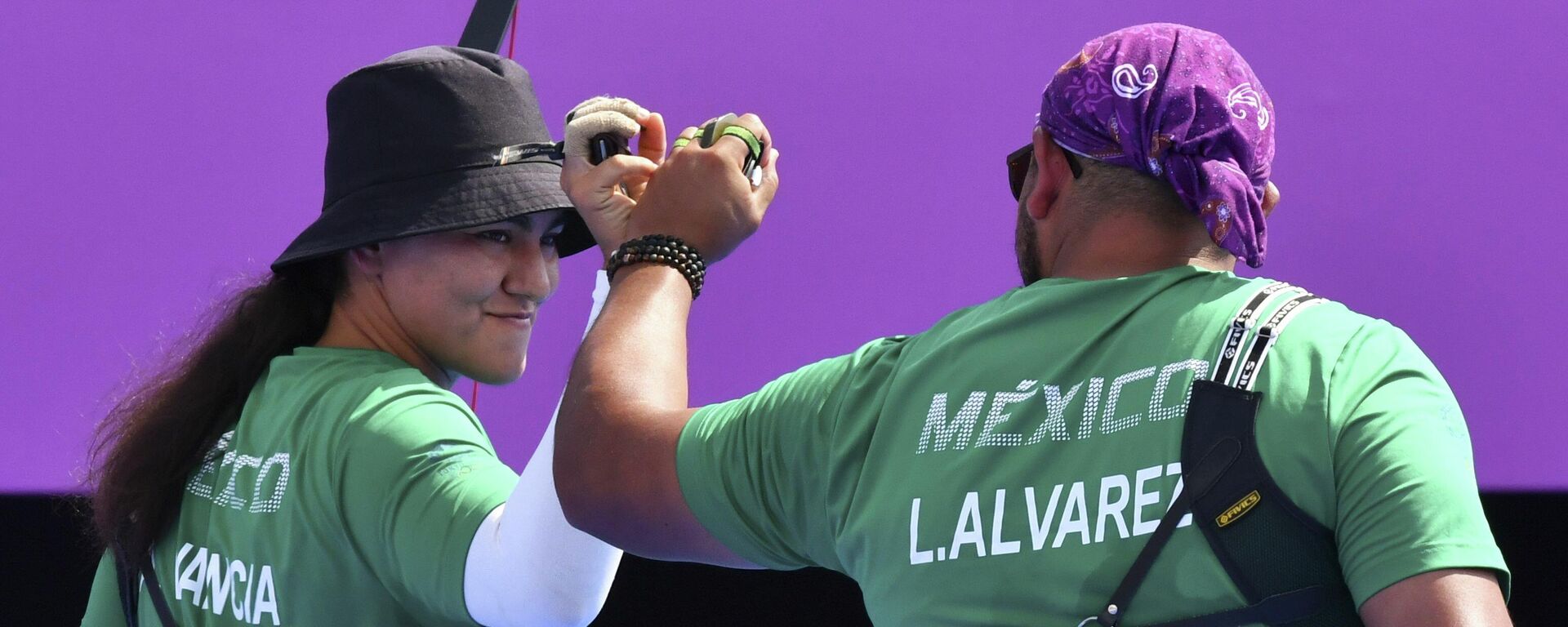 Los medallistas de bronce mexicanos en la prueba de tiro con arco mixto, Alejandra Valencia y Luis Álvarez  - Sputnik Mundo, 1920, 24.07.2021