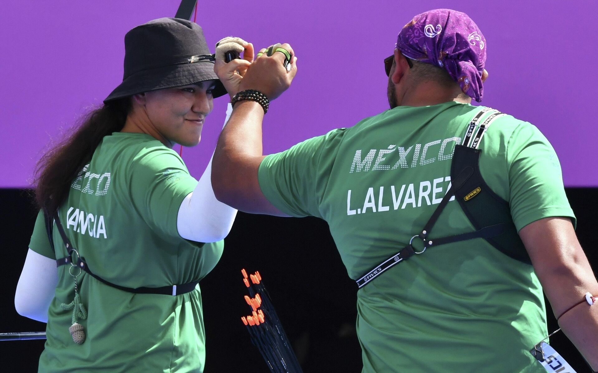 Los medallistas de bronce mexicanos en la prueba de tiro con arco mixto, Alejandra Valencia y Luis Álvarez  - Sputnik Mundo, 1920, 30.07.2021