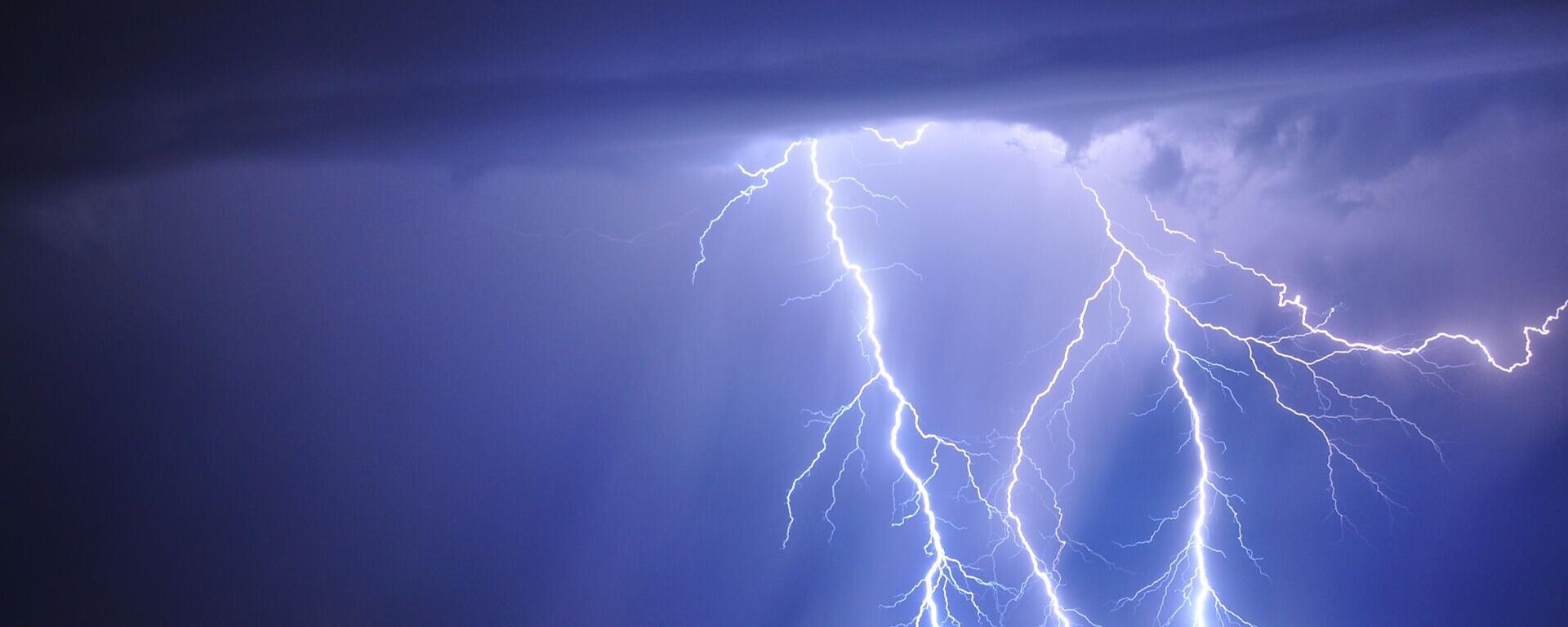 Un rayo, imagen ilustrativa - Sputnik Mundo, 1920, 24.07.2021