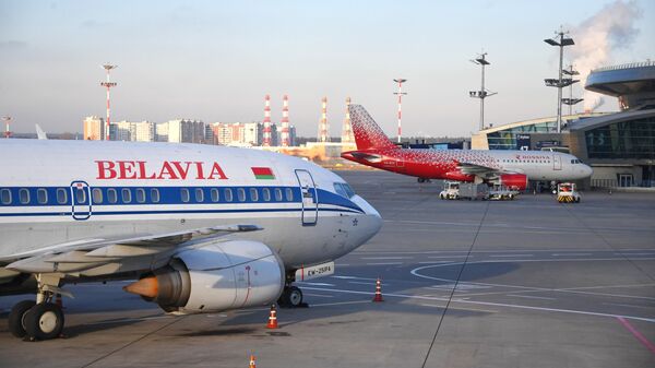  Un avión de la aerolínea bielorrusa Belavia - Sputnik Mundo