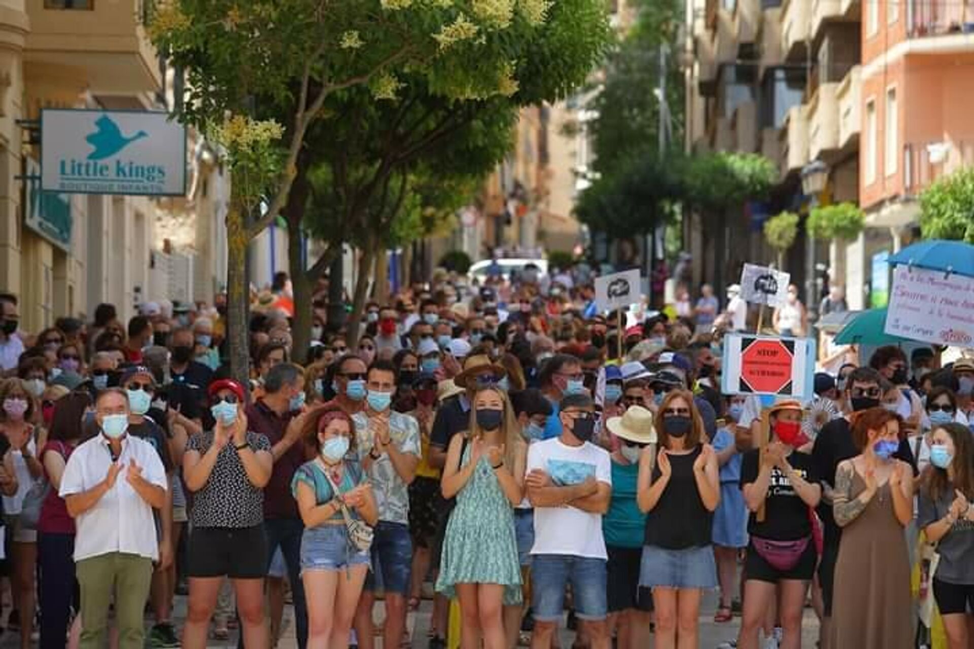 Manifestación contra la instalación de una macrogranja en Yecla, al sureste de España - Sputnik Mundo, 1920, 26.07.2021