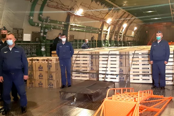 Aviones rusos An-124 Ruslan arriban a Cuba con cargamento de ayuda humanitaria - Sputnik Mundo
