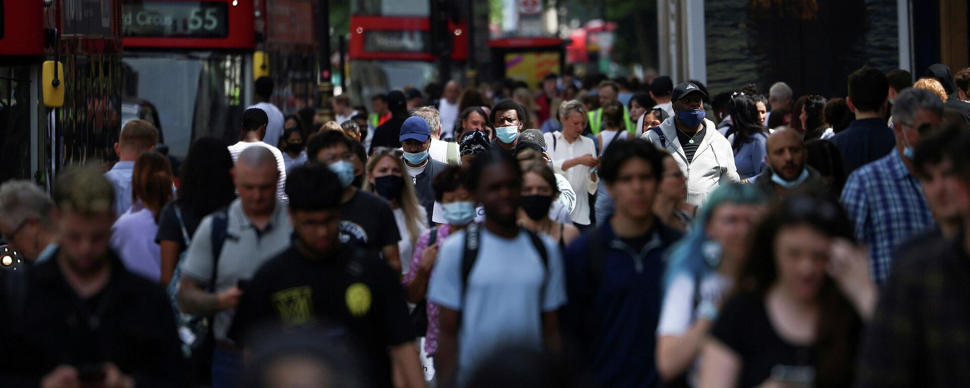 Peatones en Londres durante la pandemia de coronavirus - Sputnik Mundo, 1920, 27.07.2021