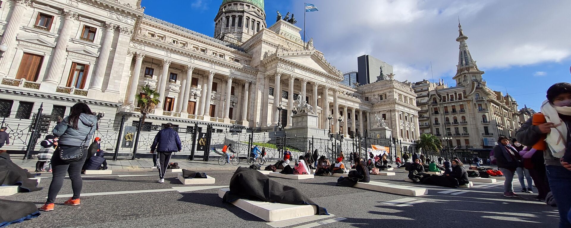 'Colchonazo' en reclamo por las personas en situación de calle en Argentina 'Colchonazo' en reclamo por las personas en situación de calle en Argentina - Sputnik Mundo, 1920, 28.07.2021