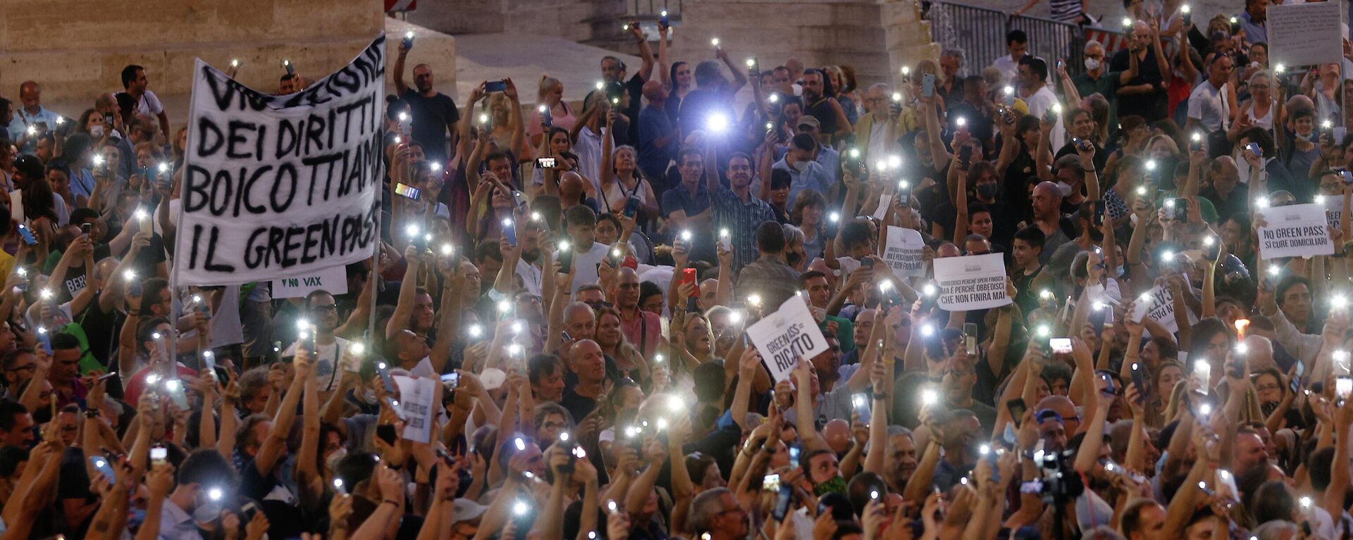 Protestas contra el pase sanitario obligatorio en Italia - Sputnik Mundo, 1920, 29.07.2021