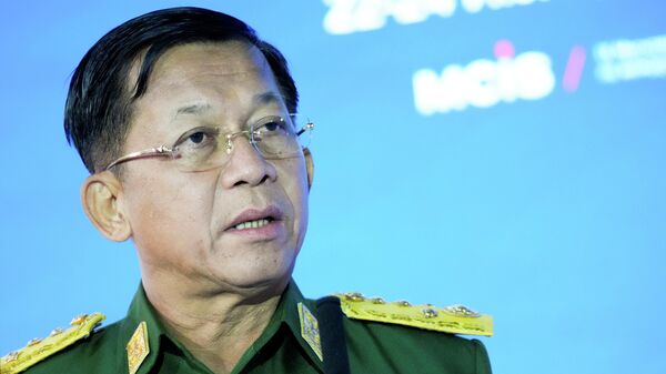 El comandante en jefe de las Fuerzas Armadas de Birmania, Min Aung Hlaing, pronuncia un discurso en la IX Conferencia de Moscú sobre la Seguridad Internacional, Rusia, el 23 de junio de 2021. Alexander Zemlianichenko / Pool vía REUTERS / Foto de archivo - Sputnik Mundo