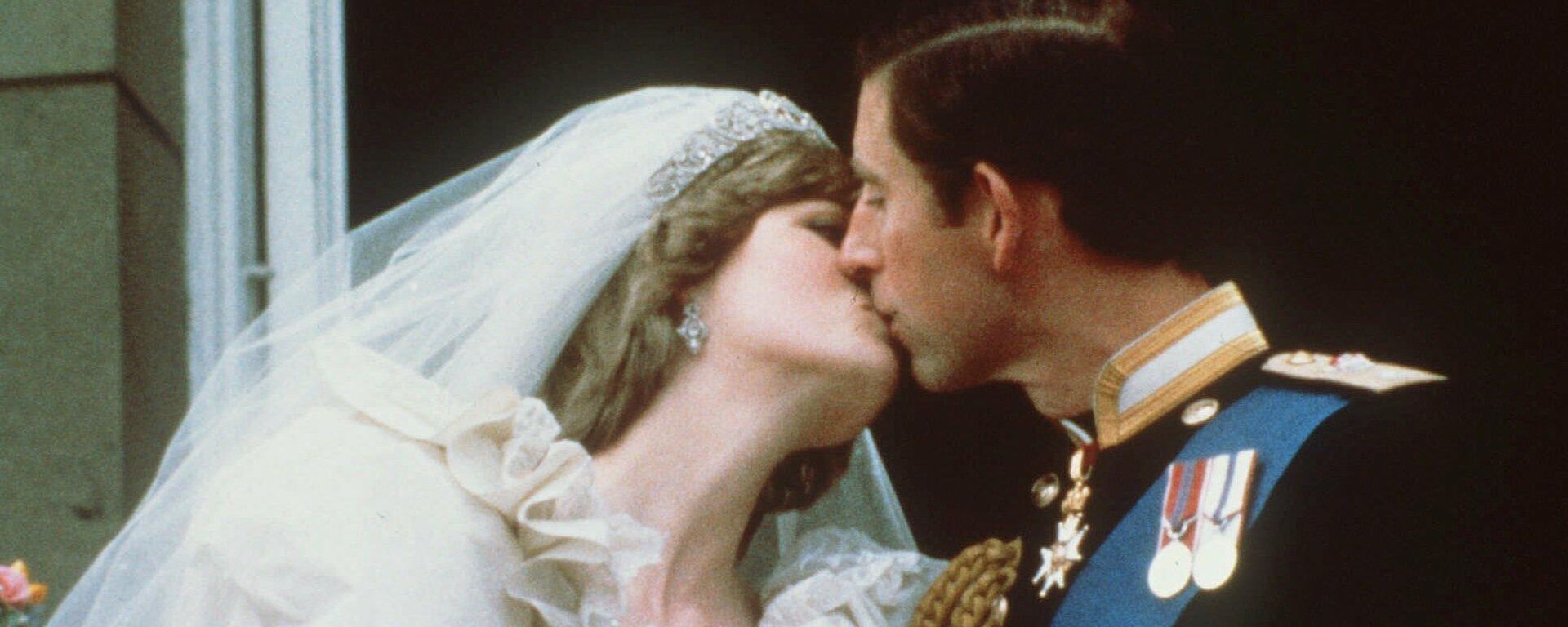 Lady Di junto al príncipe Carlos el día de su boda - Sputnik Mundo, 1920, 01.08.2021