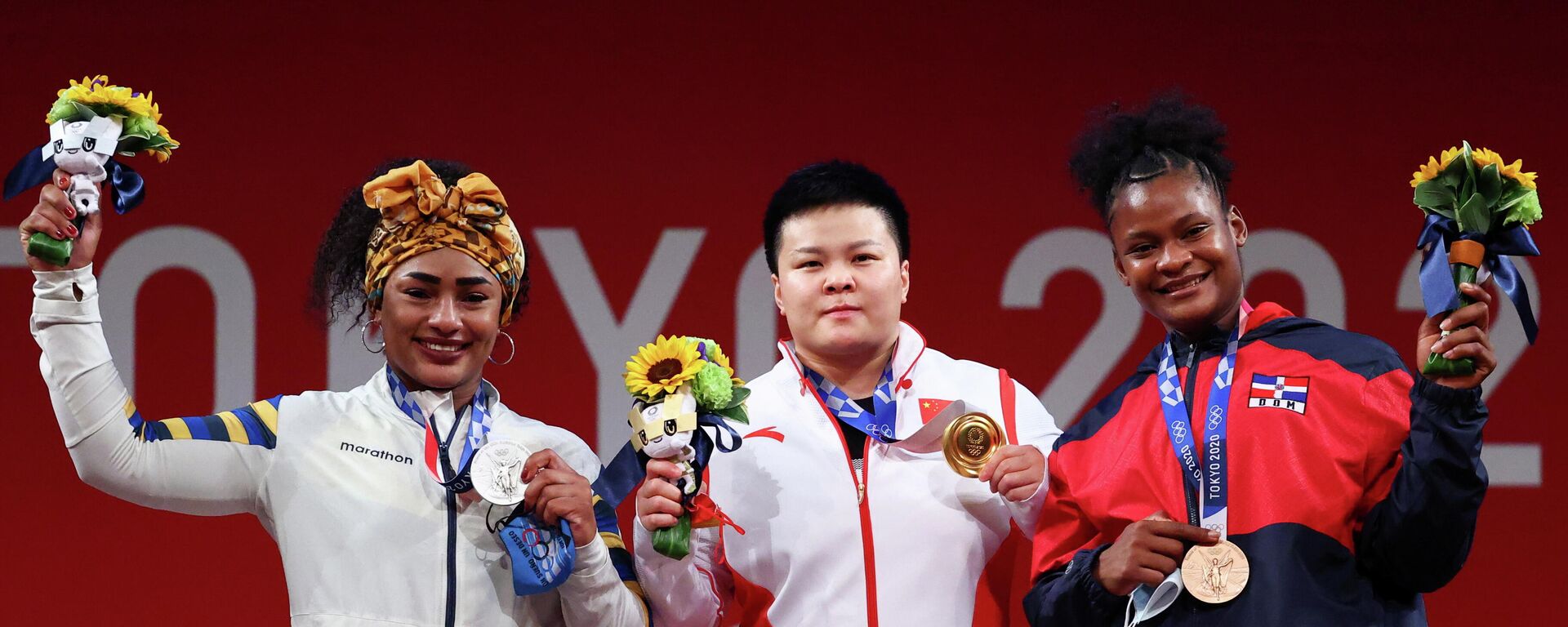 El medallista de oro Wang Zhouyu, de China, la medallista de plata Tamara Salazar, de Ecuador, y la medallista de bronce Crismery Santana, de República Dominicana - Sputnik Mundo, 1920, 02.08.2021