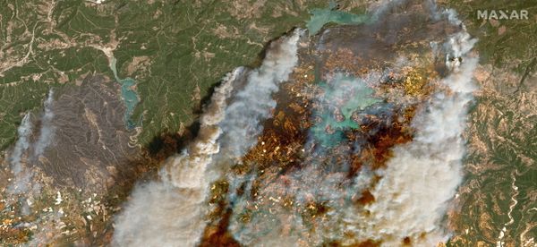 Una vista general de los incendios forestales cerca de Oymapinar, Turquía, el 29 de julio de 2021. - Sputnik Mundo