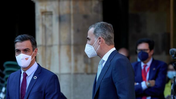 El presidente del Gobierno, Pedro Sánchez y el rey Felipe VI - Sputnik Mundo