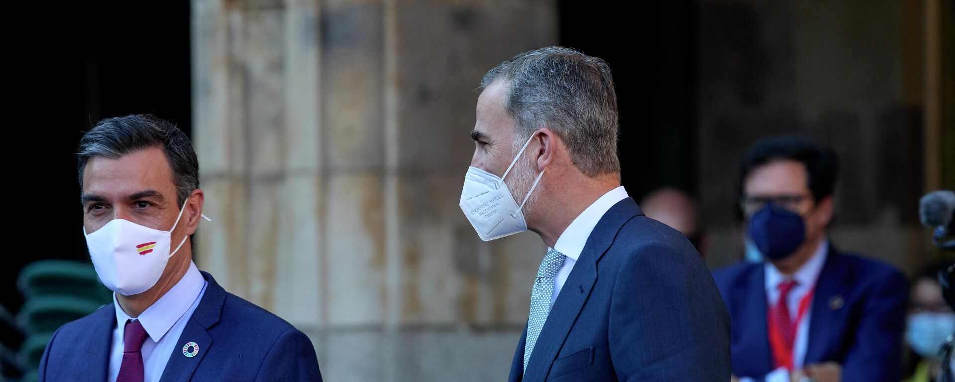 El presidente del Gobierno, Pedro Sánchez y el rey Felipe VI El presidente del Gobierno, Pedro Sánchez y el rey Felipe VI - Sputnik Mundo, 1920, 19.10.2021