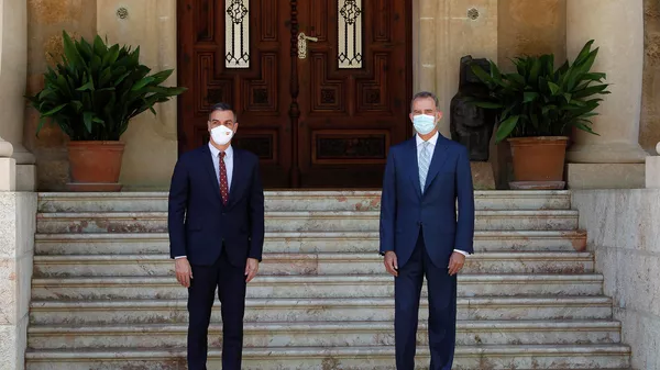El rey Felipe VI y el presidente del Gobierno, Pedro Sánchez, en el Palacio de Marivent - Sputnik Mundo