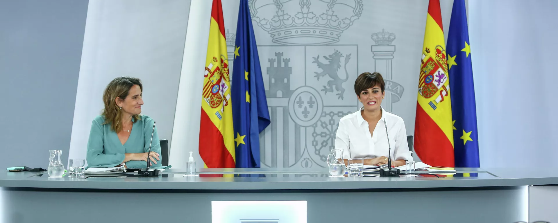 La vicepresidenta tercera y ministra para la Transición Ecológica y el Reto Demográfico, Teresa Ribera, y la ministra Portavoz, Isabel Rodríguez en rueda de prensa La vicepresidenta tercera y ministra para la Transición Ecológica y el Reto Demográfico, Teresa Ribera, y la ministra Portavoz, Isabel Rodríguez en rueda de prensa - Sputnik Mundo, 1920, 03.08.2021