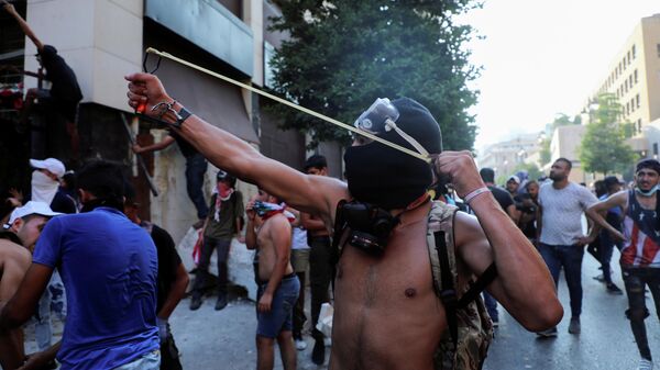 Una manifestación masiva con motivo del primer aniversario de la explosión en el puerto de Beirut - Sputnik Mundo