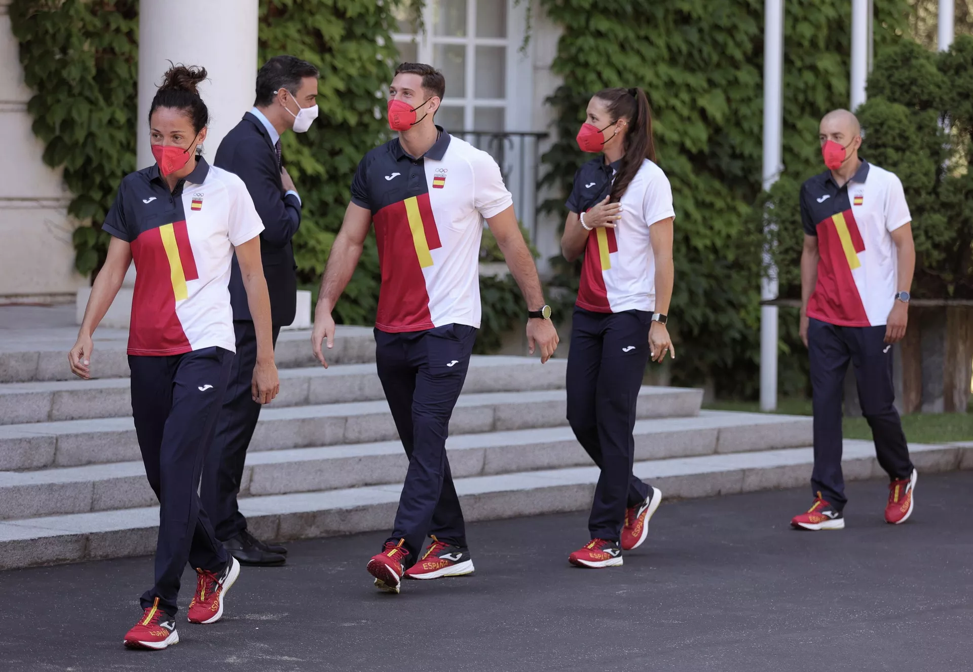 El presidente del Gobierno, Pedro Sánchez, recibe al equipo olímpico español que participará en los Juegos Olímpicos de Tokio 2021, en los Jardines del Palacio de La Moncloa, a 16 de julio de 2021, en Madrid (España) El presidente del Gobierno, Pedro Sánchez, recibe al equipo olímpico español que participará en los Juegos Olímpicos de Tokio 2021, en los Jardines del Palacio de La Moncloa, a 16 de julio de 2021, en Madrid (España) - Sputnik Mundo, 1920, 04.08.2021