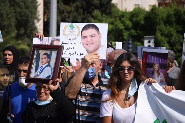 Una manifestación en Beirut con motivo del primer aniversario de la explosión en el puerto de la capital libanesa Una manifestación en Beirut con motivo del primer aniversario de la explosión en el puerto de la capital libanesa - Sputnik Mundo